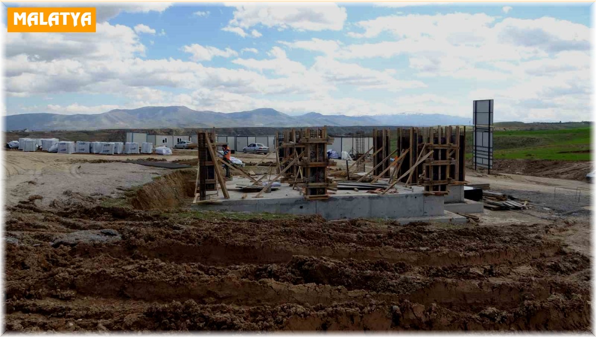 Deprem bölgesi Malatya'da köy evleri yükseliyor