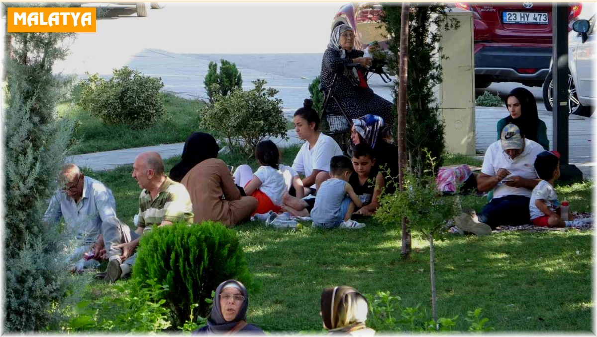 Deprem bölgesi Malatya'da sıcak hava etkili oluyor