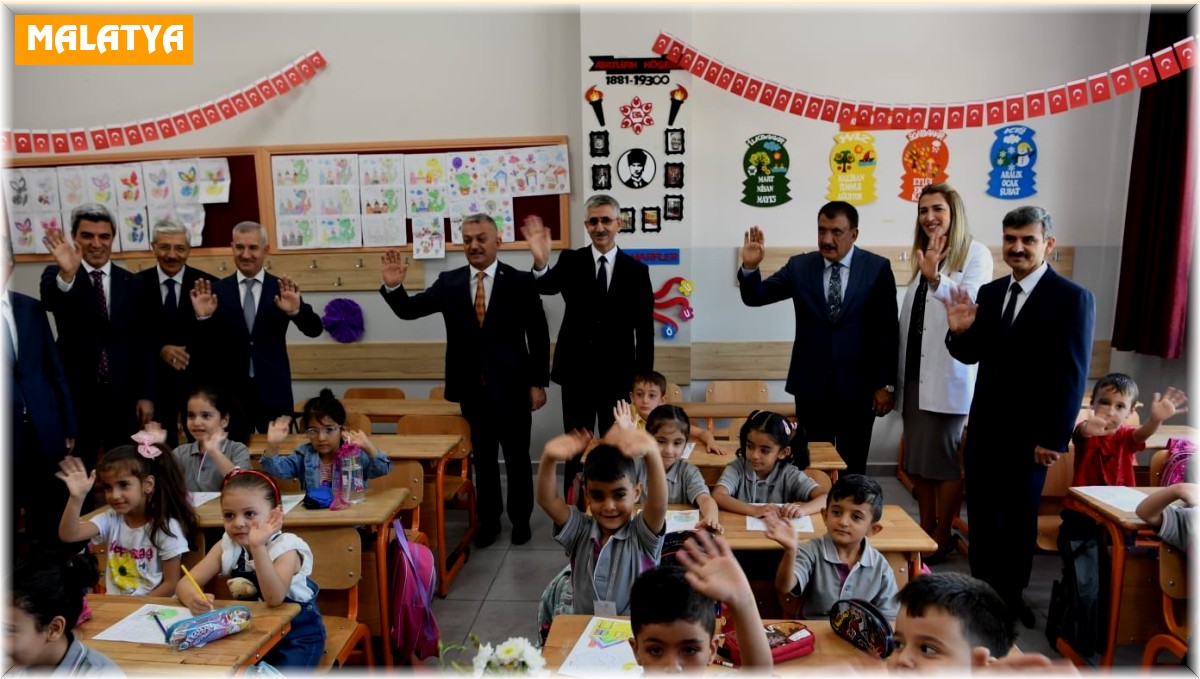 Deprem bölgesi Malatya'da yeni eğitim-öğretim başladı