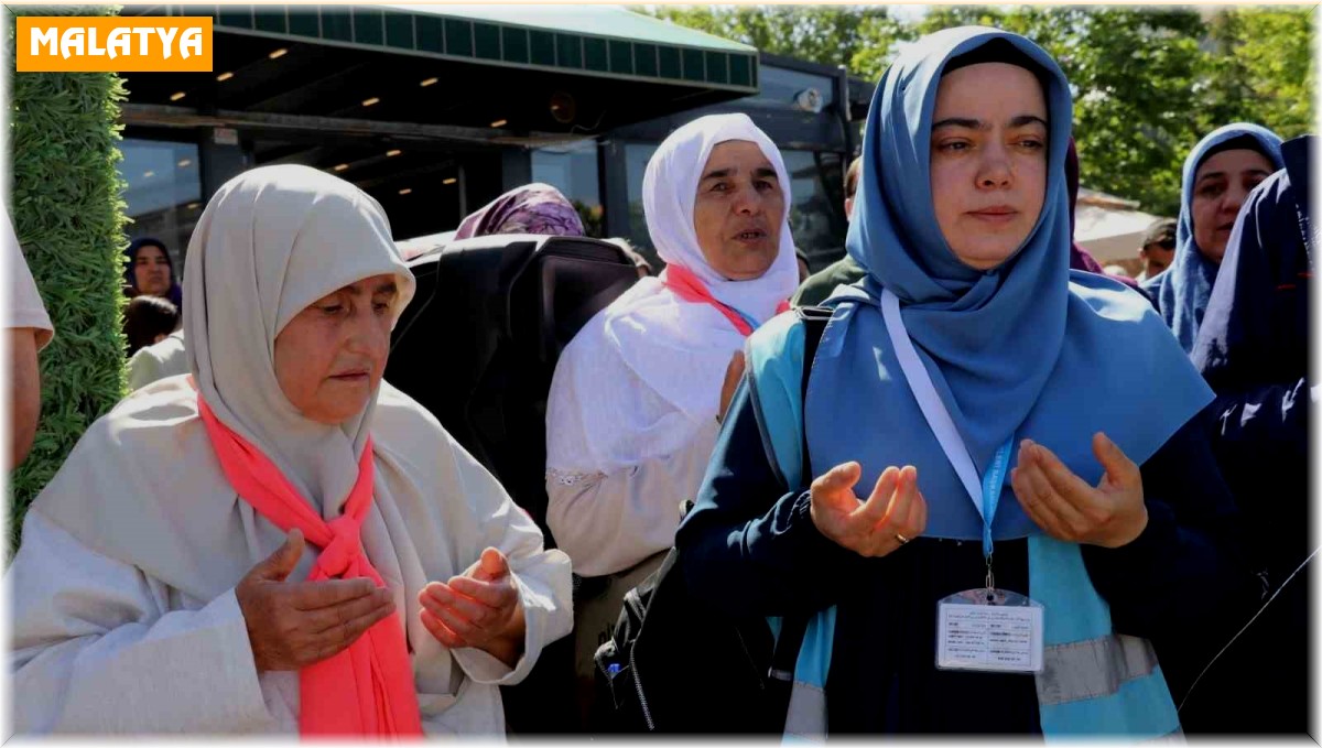 Deprem bölgesi Malatya'dan ilk hac kafilesi dualarla uğurlandı