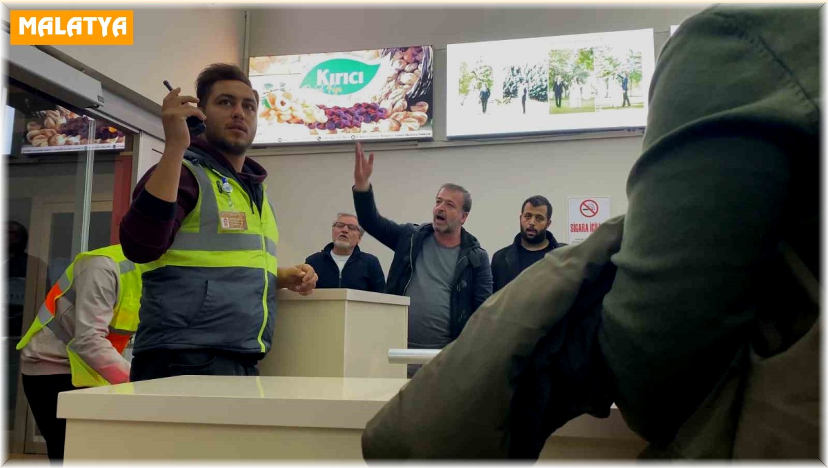 Deprem bölgesinde THY uçağı geç kalınca, yolcular isyan etti