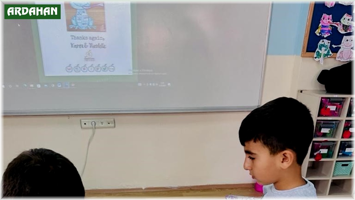 Deprem bölgesindeki arkadaşlarına hediyeler gönderdiler