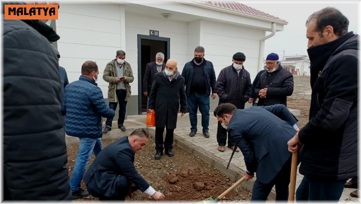 Deprem konutlarının etrafı yeşillendirilmeye başladı
