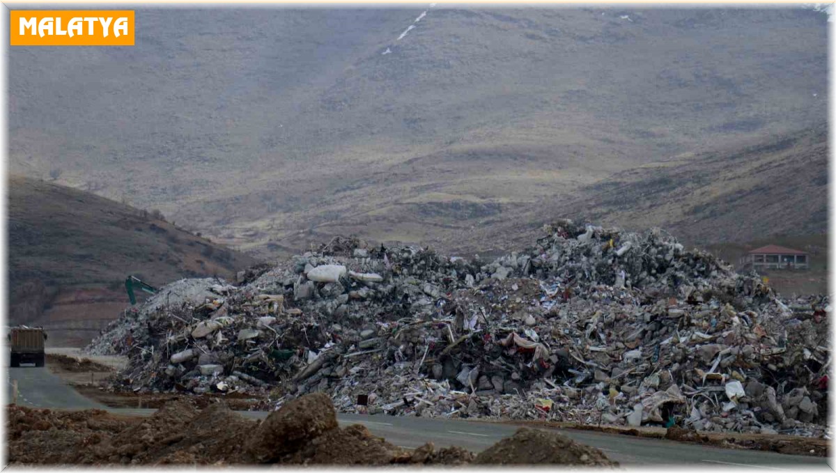 Deprem sonrası molozlar geri dönüşüme kazandırılıyor