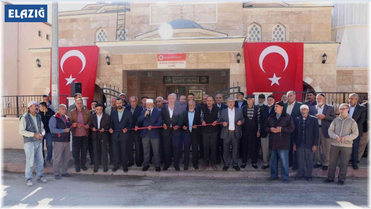 Deprem sonrası yıkılan Hasan Tahsin Paşa Camisi dualarla yeniden ibadete açıldı