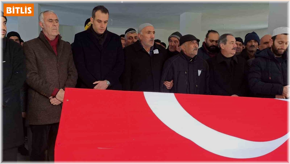 Depremde 15 yılın ardından dünyaya gelen oğlunu kaybeden babanın buruk bayramı