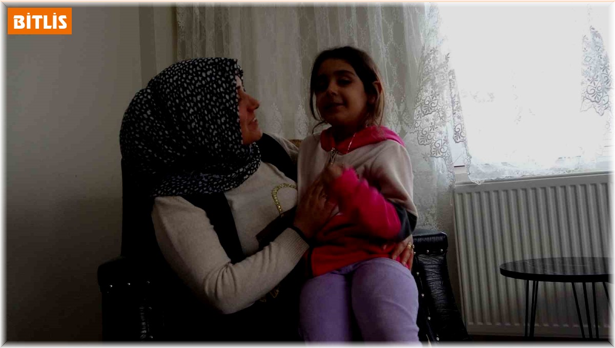 Depremde annesini kaybeden 6 yaşındaki Naz'ın teyzesine 'anne' diye seslenmesi yürekleri sızlattı