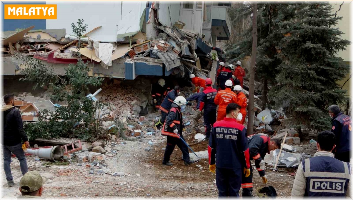Depremde enkaz altında kalan kuran kursu hocasının cansız bedenine ulaşıldı