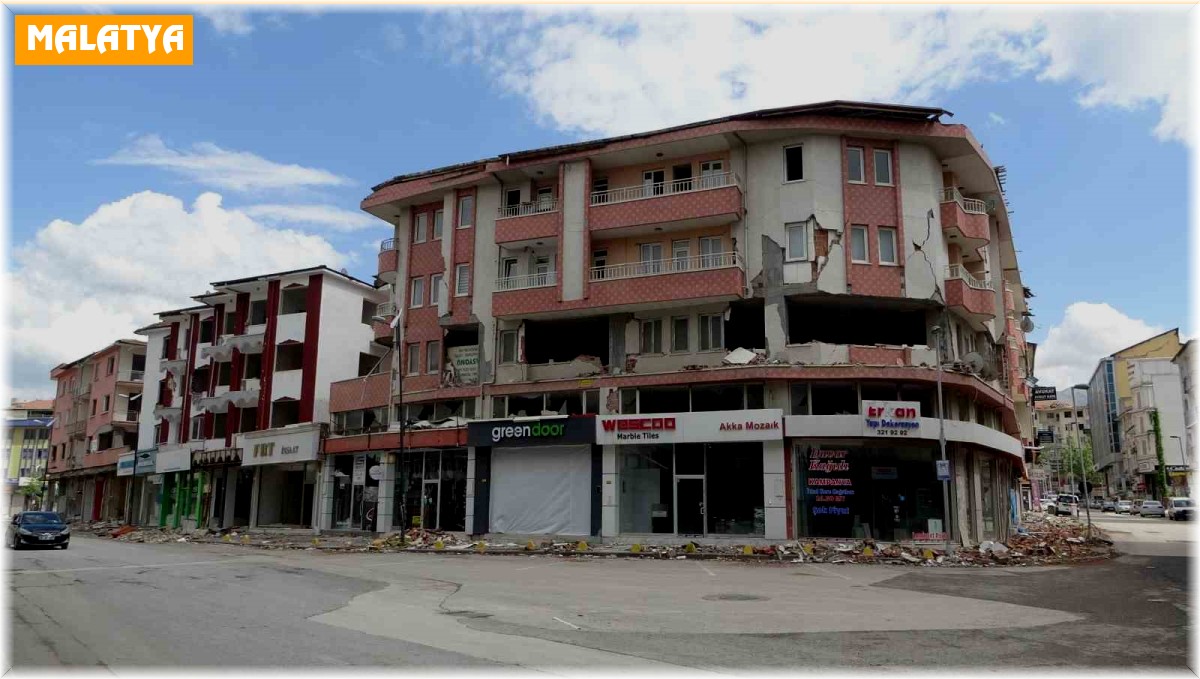 Depremde enkaza dönen Niyazi Mahallesi TOKİ ile ayağa kalkacak