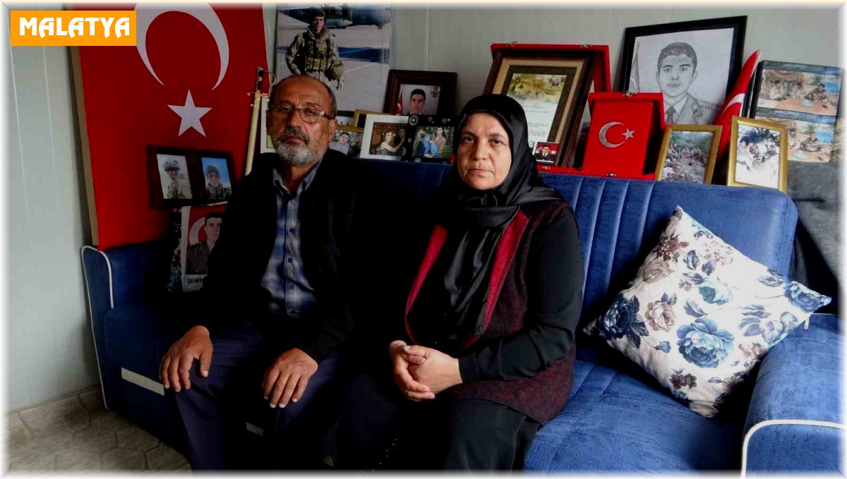 Depremde evi hasar gören şehit ailesi konteynerde yaşıyor