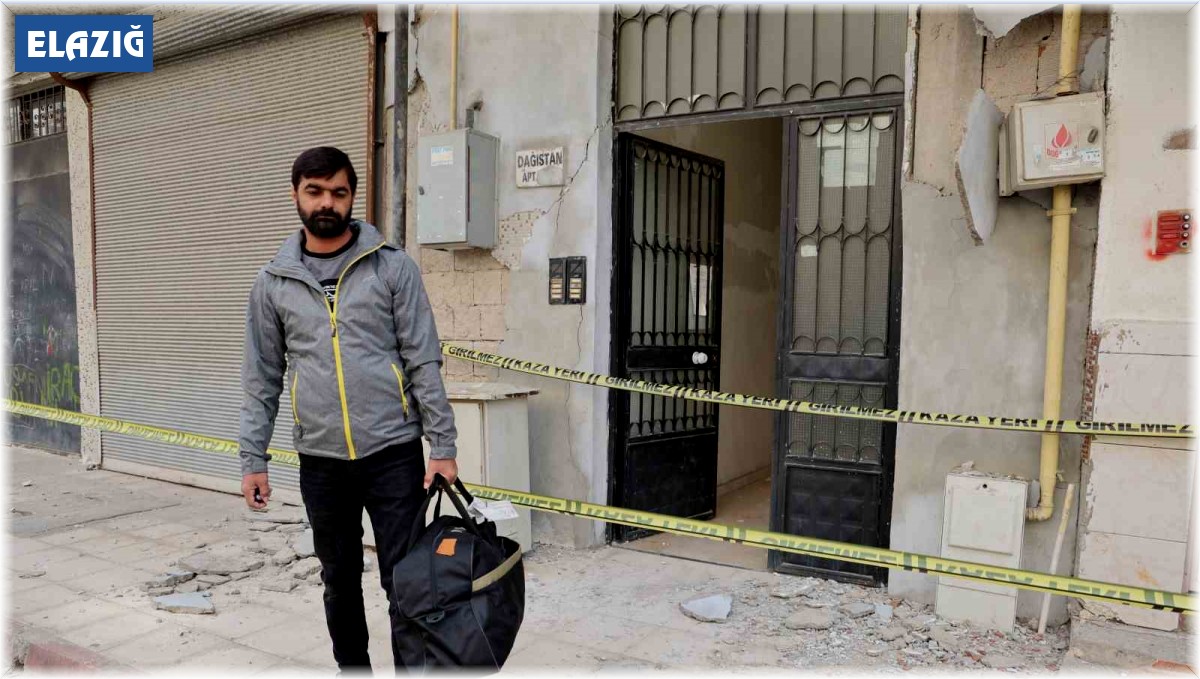 Depremde evi hasar gören vatandaş o anı anlattı: ''Yıkılacak zannettik. Düşenler, bayılanlar ve ayağı kırılanlar oldu''