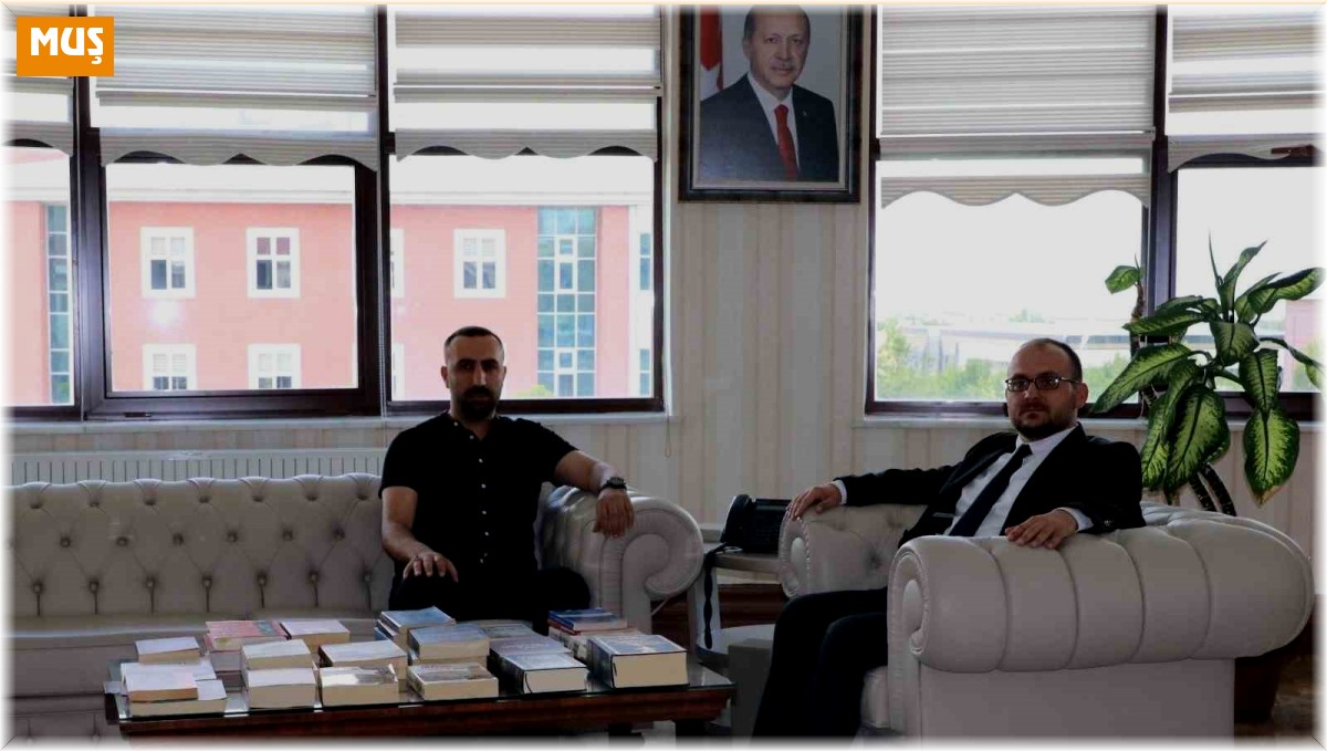 Depremde hayatını kaybeden öğrencinin kitapları üniversiteye bağışlandı