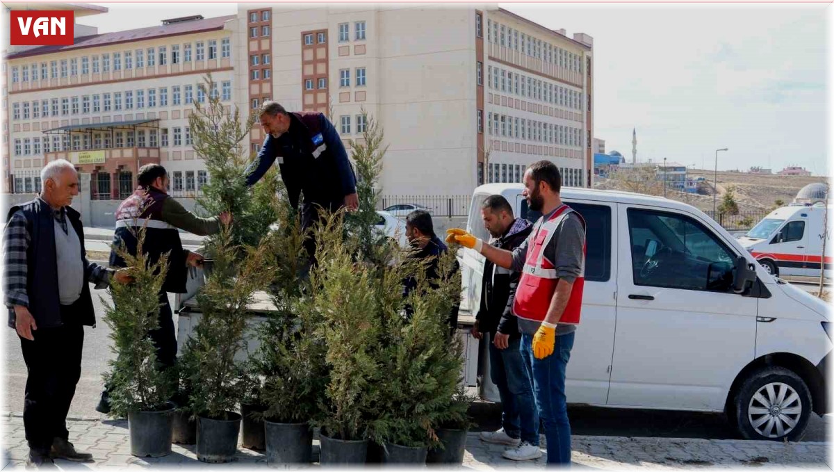 Depremde hayatını kaybeden sağlıkçıların anısına fidan dikildi