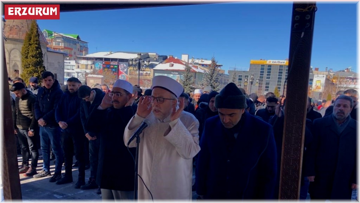 Depremde hayatını kaybedenler için Erzurum'da gıyabi cenaze namazı kılındı
