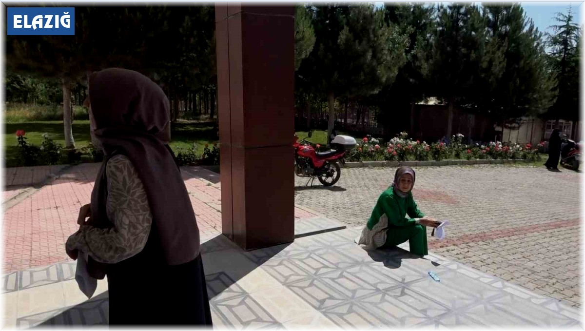 Depremde her şeyini kaybeden Malatyalı genç, Elazığ'da 1 dakika ile sınava giremedi