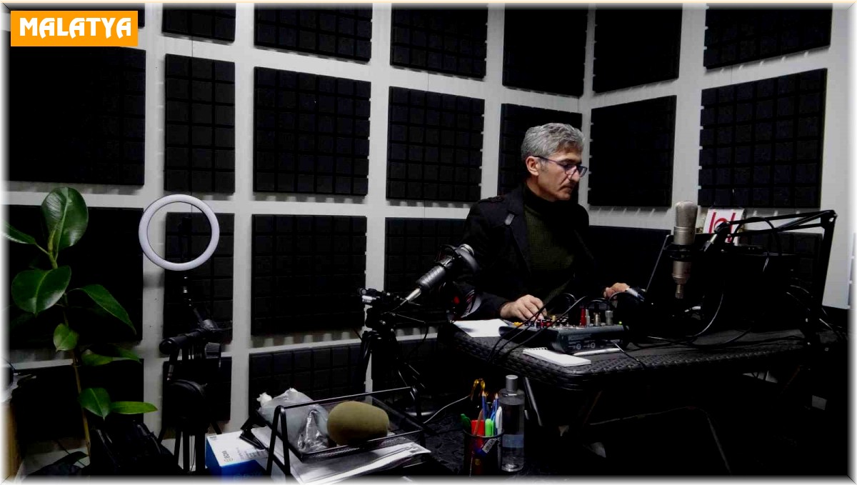 Depremde hizmet binaları yıkılan radyocular "ses" vermek için mücadele ediyor