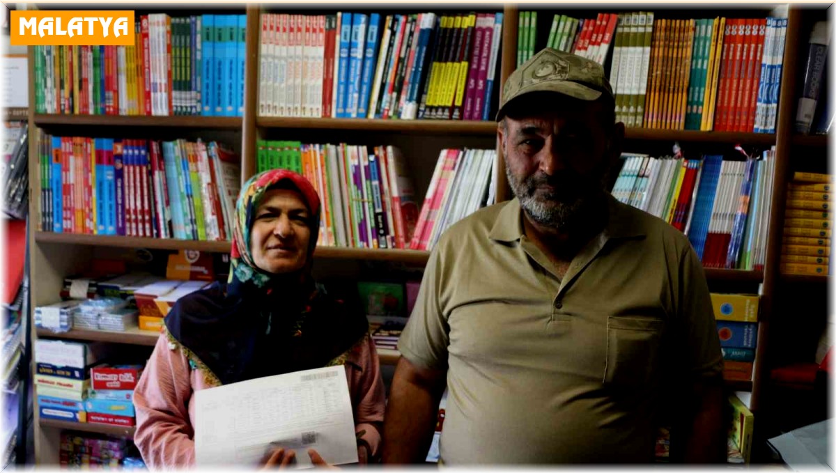 Depremde ölmediğini ispatlamaya çalışıyor