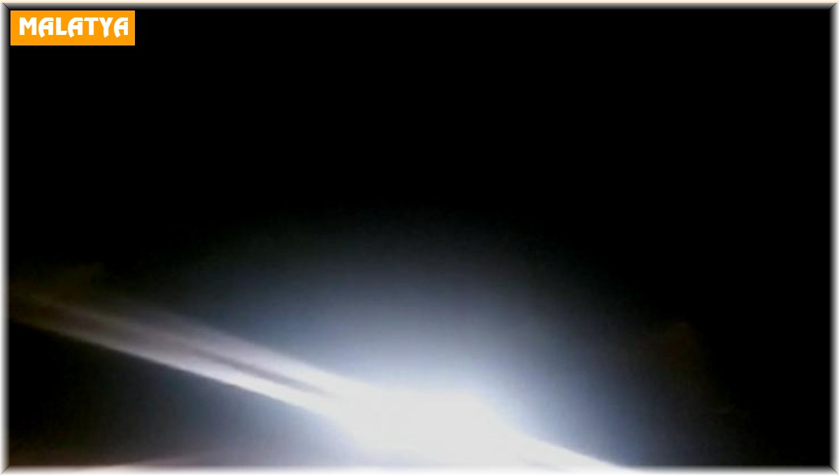 Depremde ürken sokak köpekleri uludu