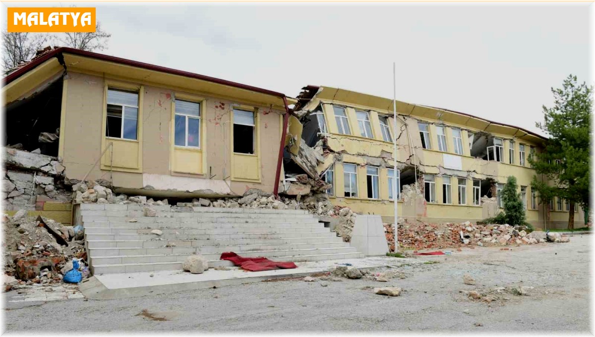 Depremde yan yatan bina müze yapılacak