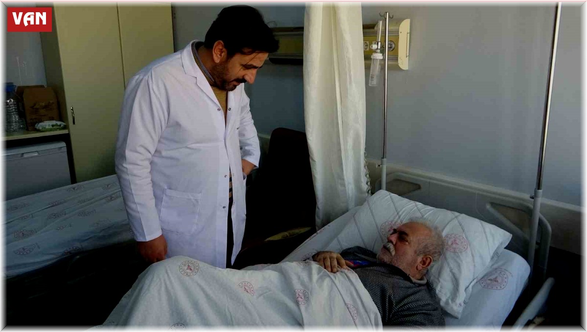 Depremde yaralanan 140 kişi Van'a getirildi