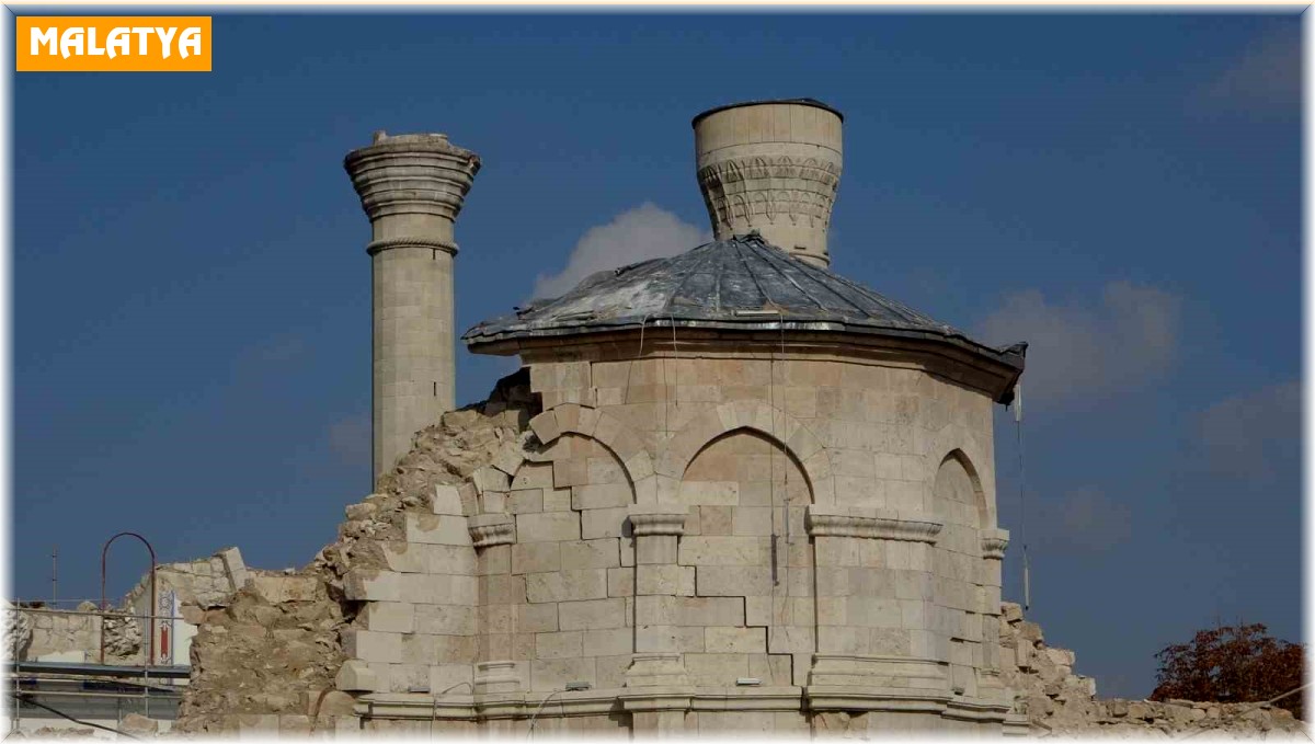 Depremde yıkılan asırlık Teze Cami'de restorasyon proje çalışmaları sürüyor