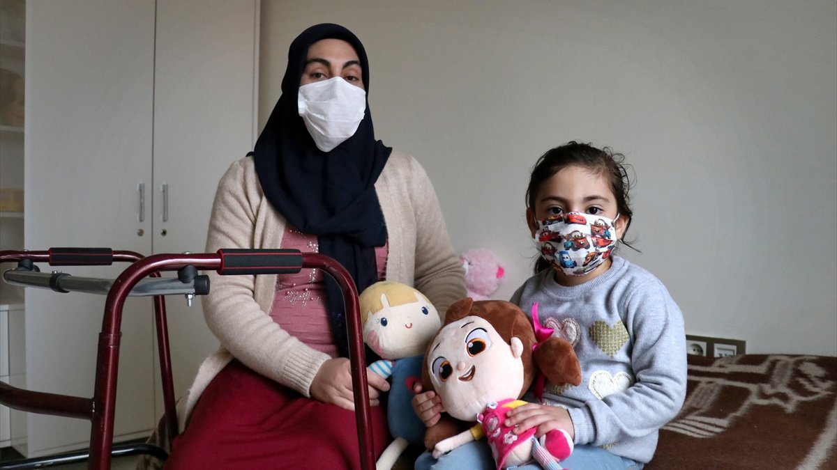 Depremden 24 saat sonra enkazdan çıkarılan Yüsra ve annesi devletin yardımıyla hayata tutundu