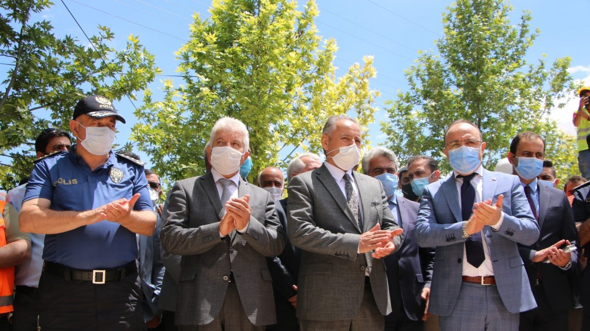 Depremden ağır hasar gören köy okulunun yerine 8 derslikli okul