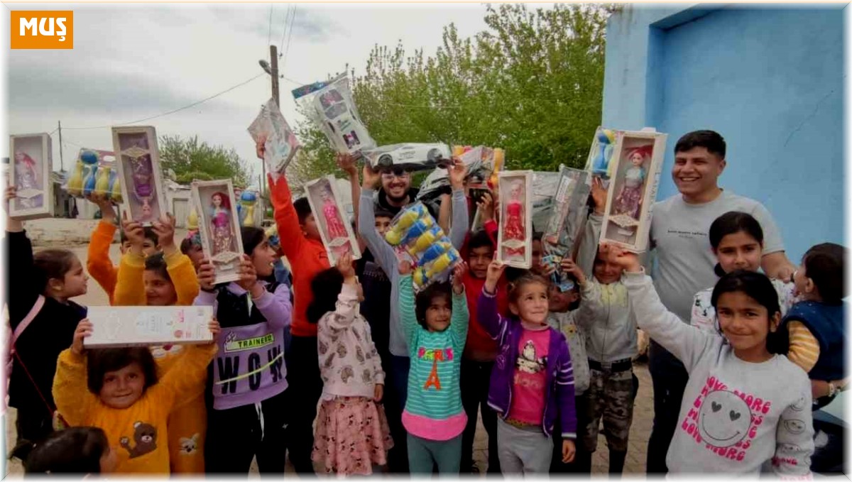 Depremden etkilenen çocuklara oyuncak dağıtıldı