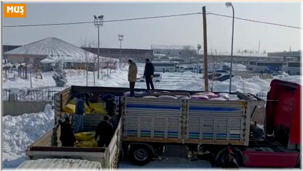 Depremden etkilenen hayvanlar için bölgeye yem gönderildi