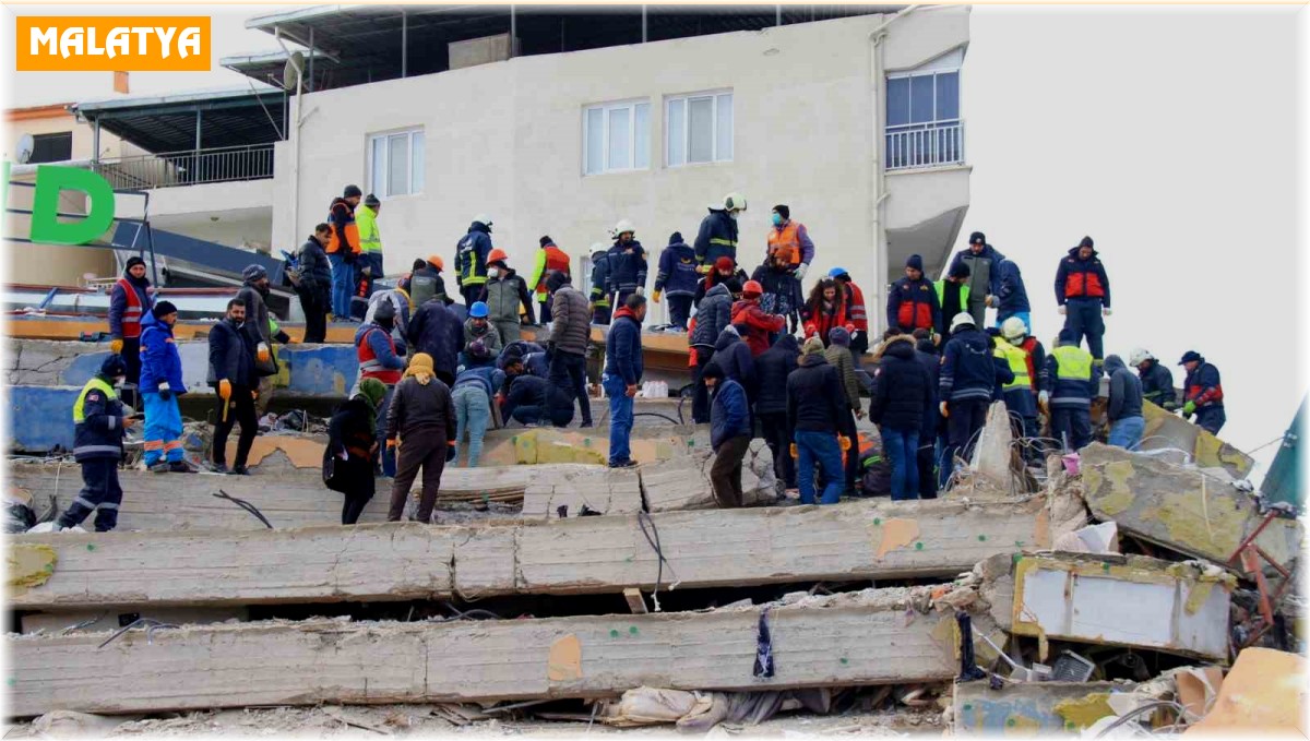 Depremin 3'üncü gününde Malatya'da arama kurtarma çalışmaları devam ediyor