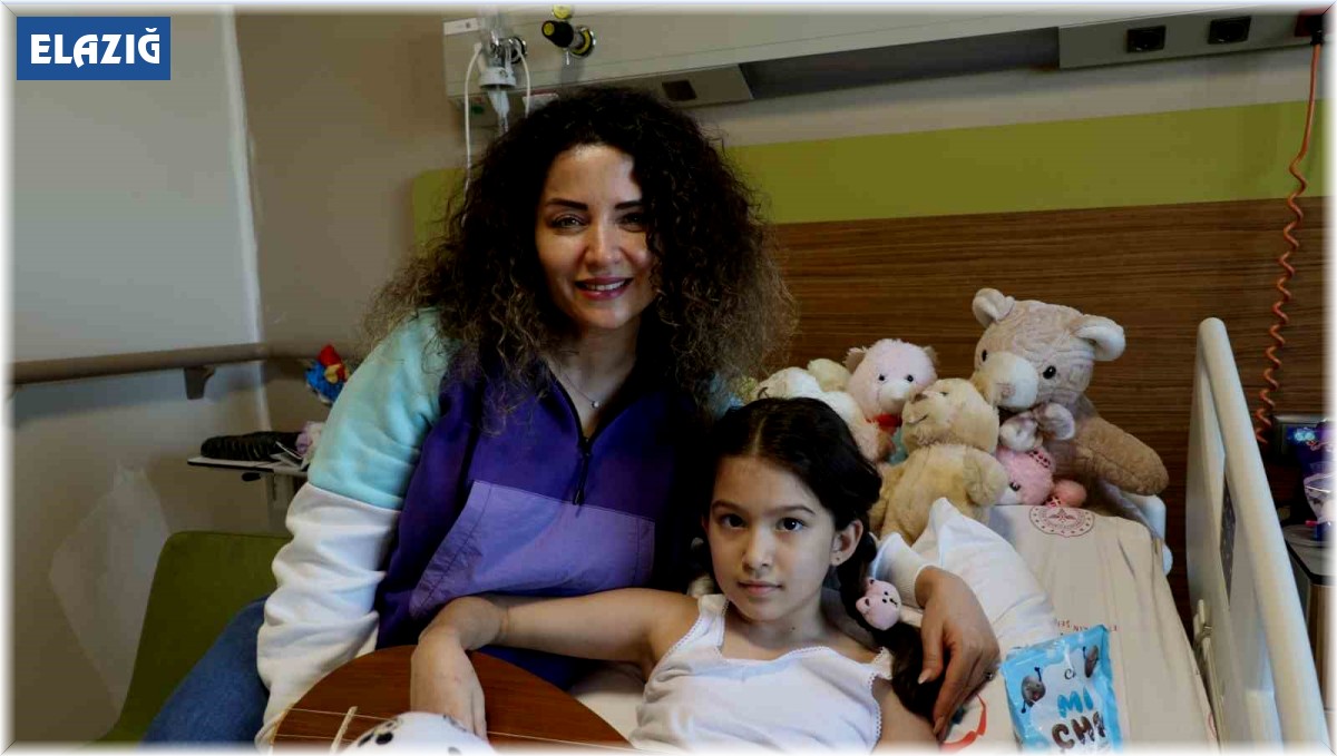 Depremin simgesi Yağmur'un en büyük hayali gerçekleşti, sanatçı Deniz Toprak ile düet yaptı