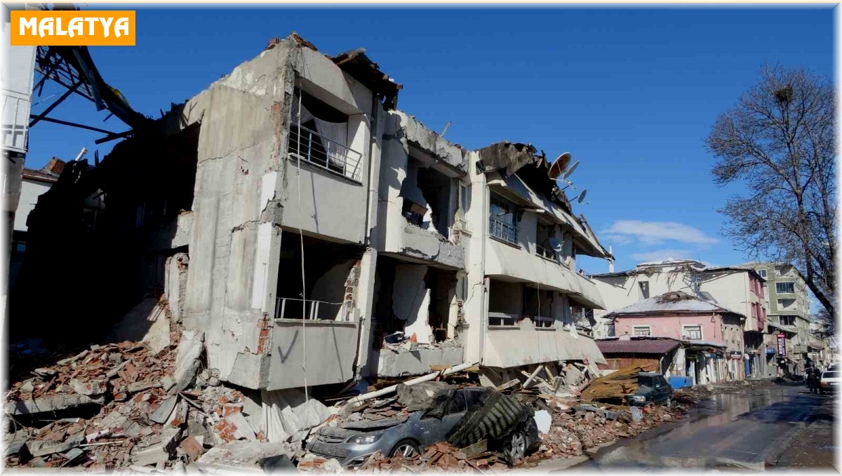 Depremin vurduğu Doğanşehir, harabeye döndü