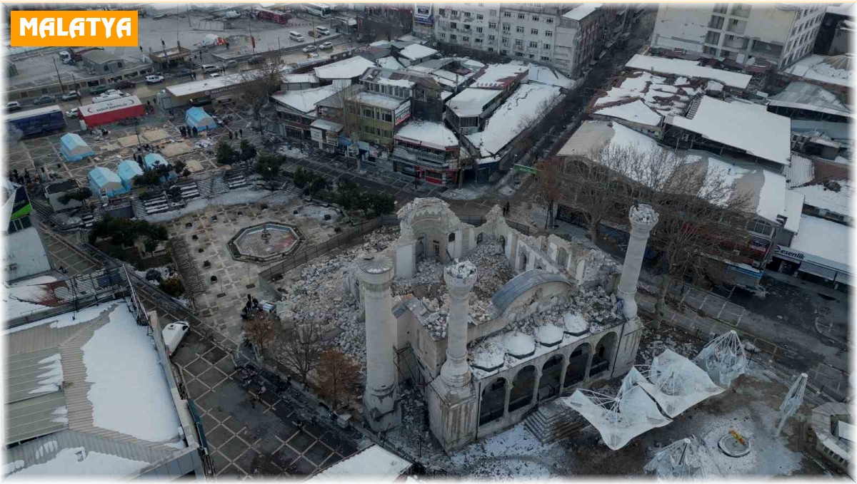 Depremin yıktığı Yeni Cami yeniden aslına uygun inşa edilecek
