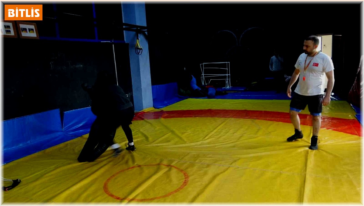 Depremzede Ayşegül, Avrupa ve Dünya şampiyonasına hazırlanıyor