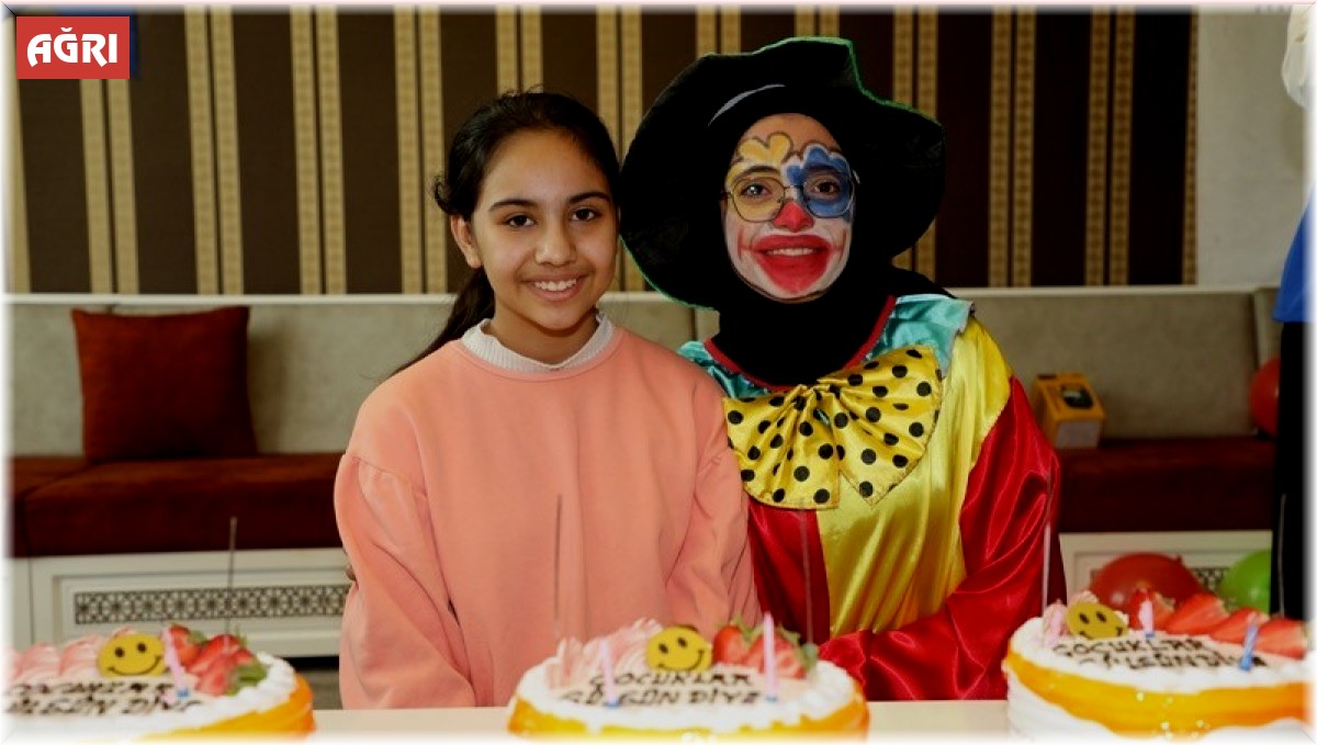 Depremzede Cemre'ye sürpriz doğum günü