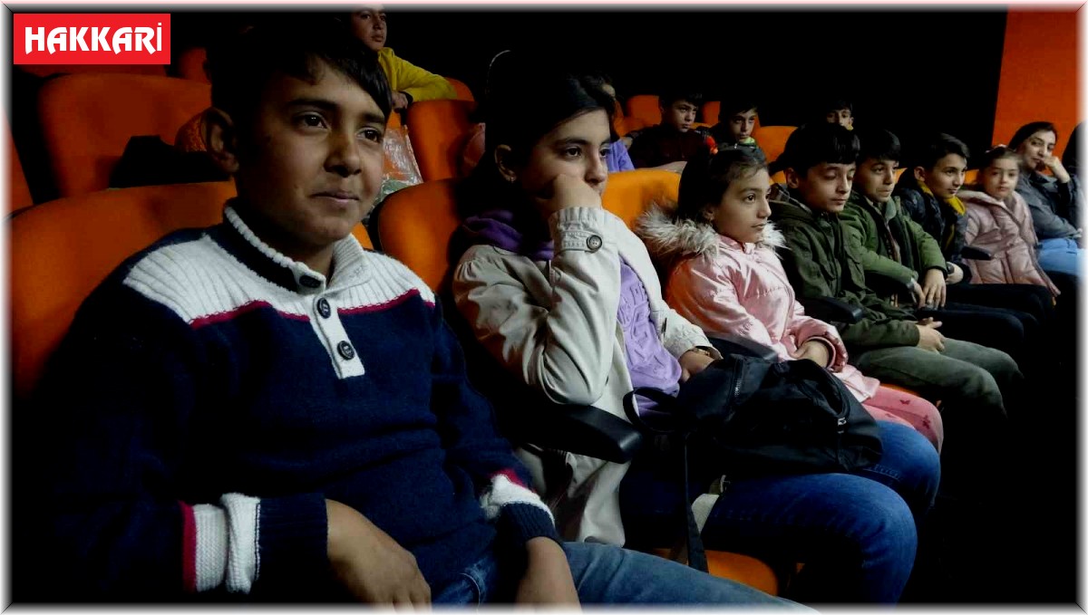 Depremzede çocuklar için sinema etkinliği
