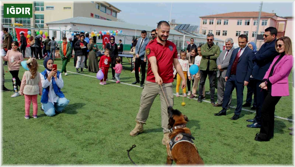 Depremzede çocuklar şenlikte bir araya gelerek Nevruz'u kutladı