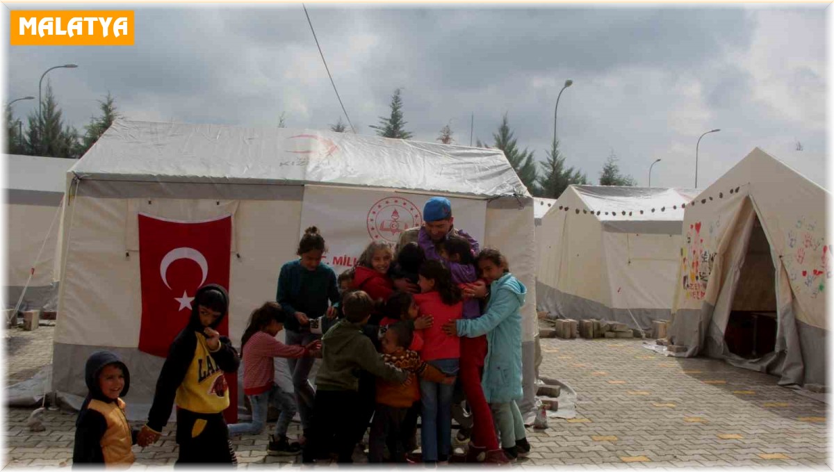 Depremzede çocuklar yaşadıkları travmayı çeşitli etkinliklerle atmaya çalışıyor