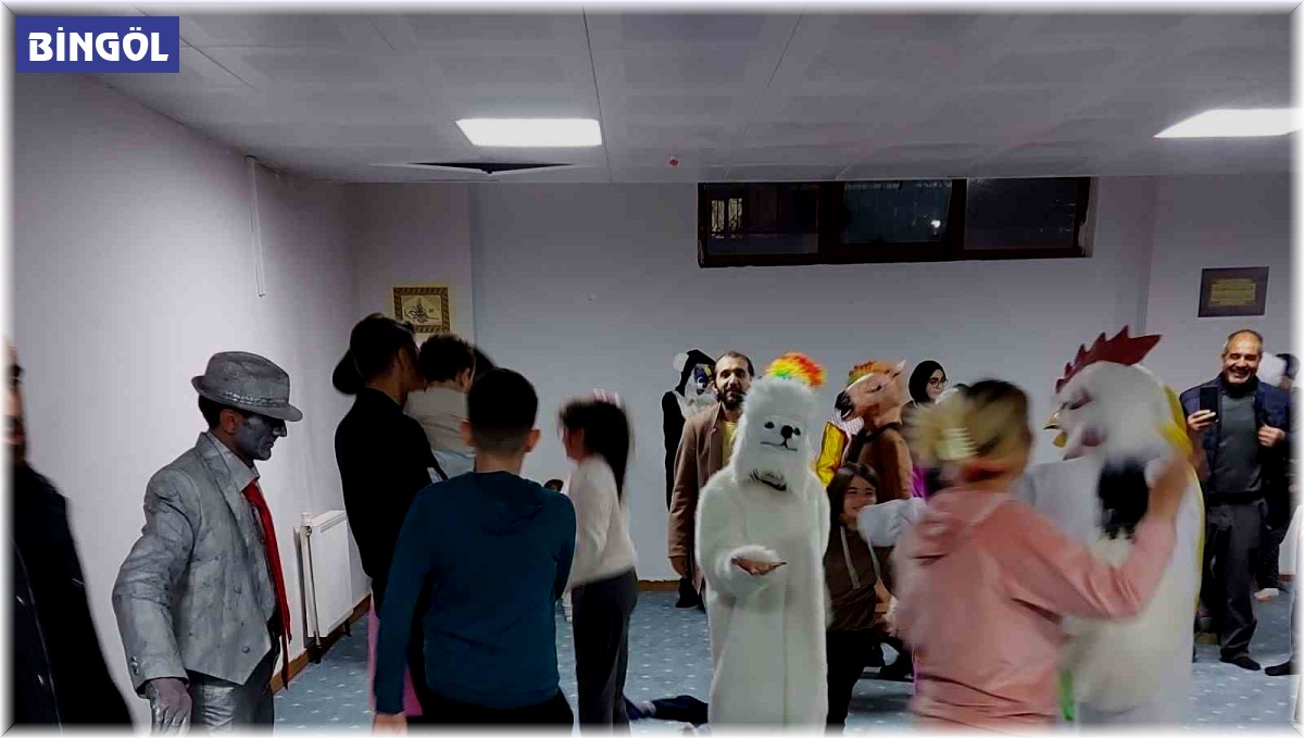 Depremzede çocuklara tiyatro etkinliği