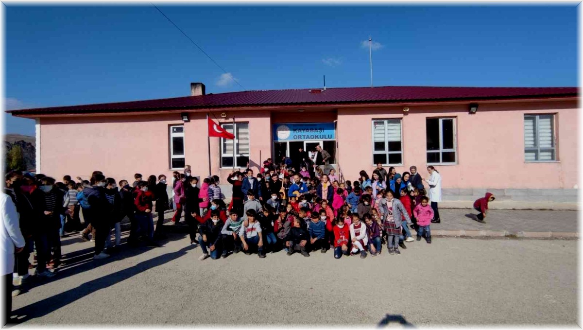 Depremzede çocuklara tiyatrolu moral - Erzurum Haberleri