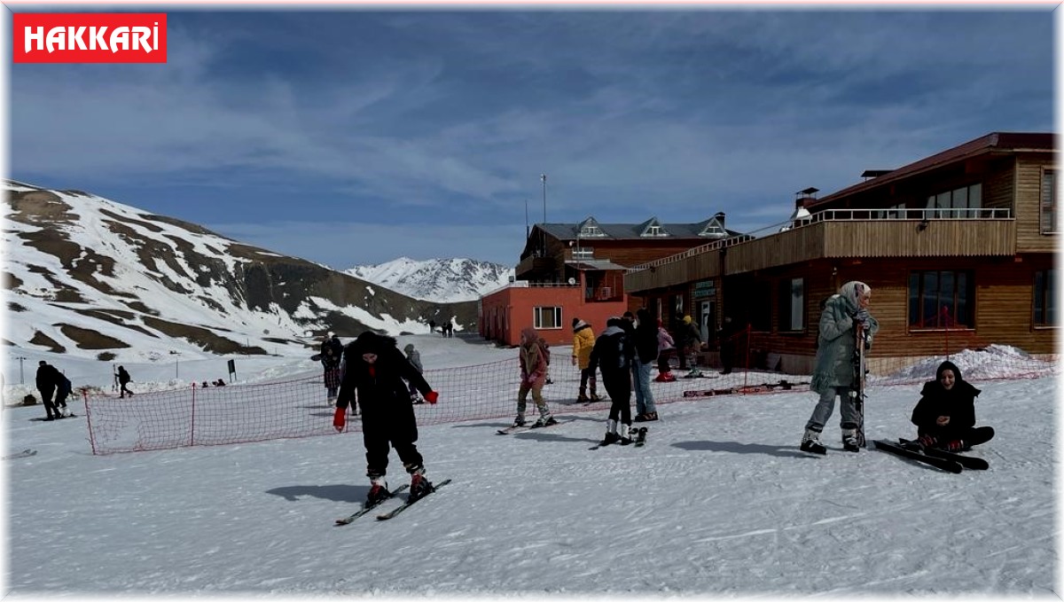 Depremzede çocukların kayak heyecanı