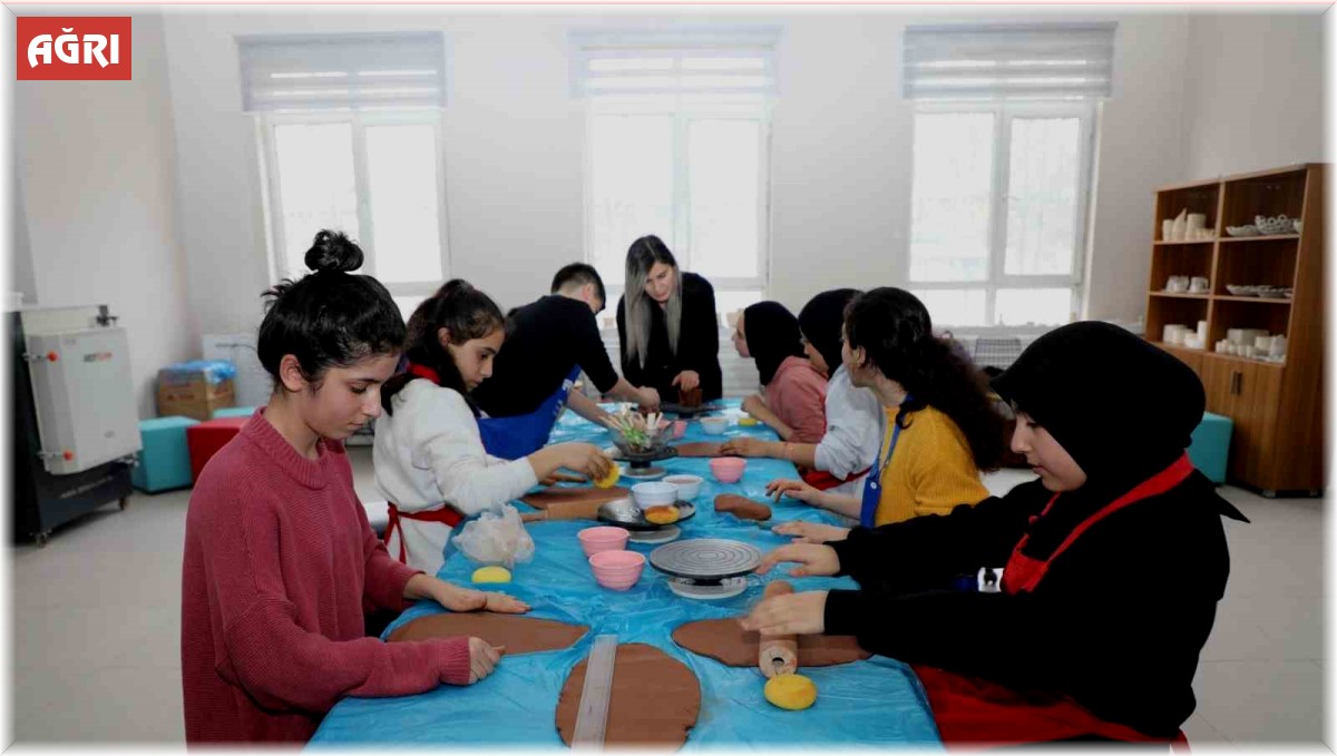 Depremzede çocukların yaraları Ağrı'da sarılıyor