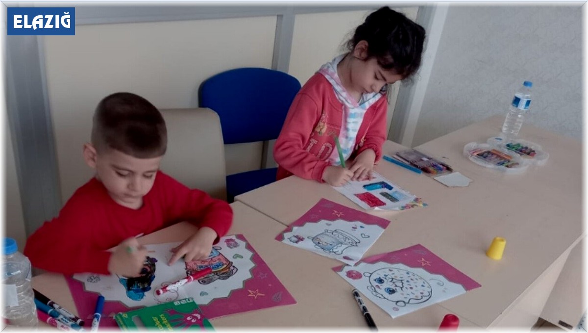 Depremzede çocukların yüzü destek ekipleri ile gülüyor