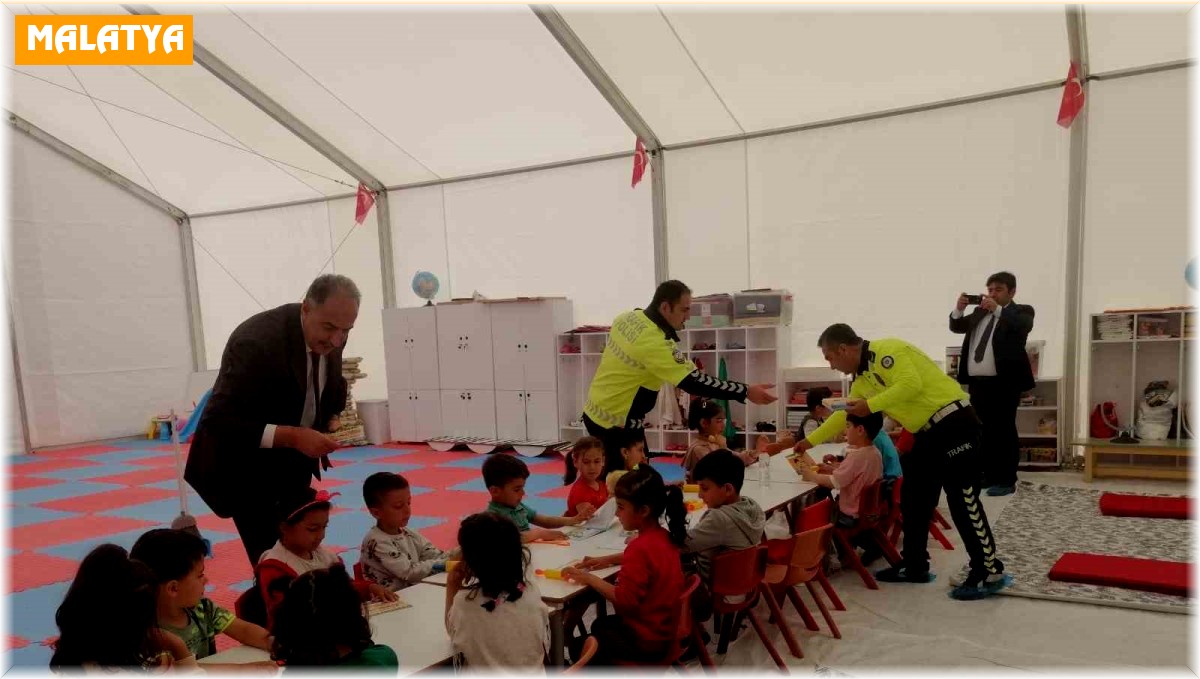 Depremzede öğrencilere trafik eğitimi