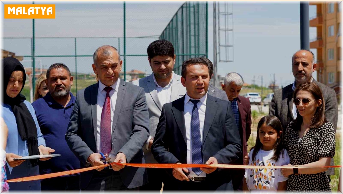 Depremzede Usta Öğreticisinden anlamlı sergi