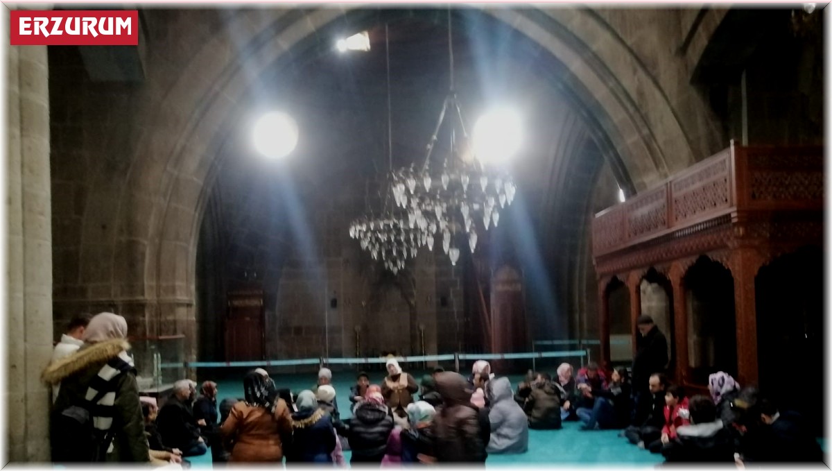 Depremzede vatandaşlar tarihi mekanları gezdi