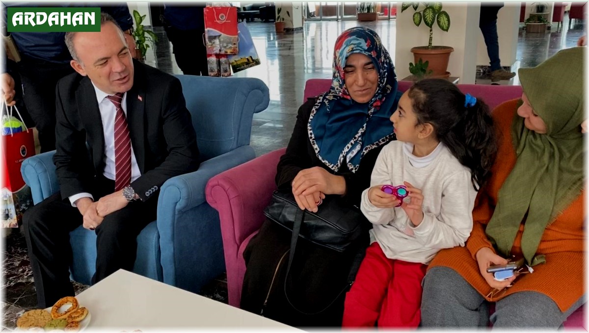 Depremzedeler Ardahan'da üniversite sosyal tesislerine yerleştirildi