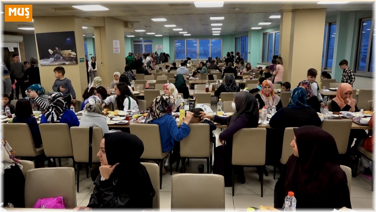 Depremzedeler evlerinden ve memleketlerden uzak ilk iftarlarını açtı