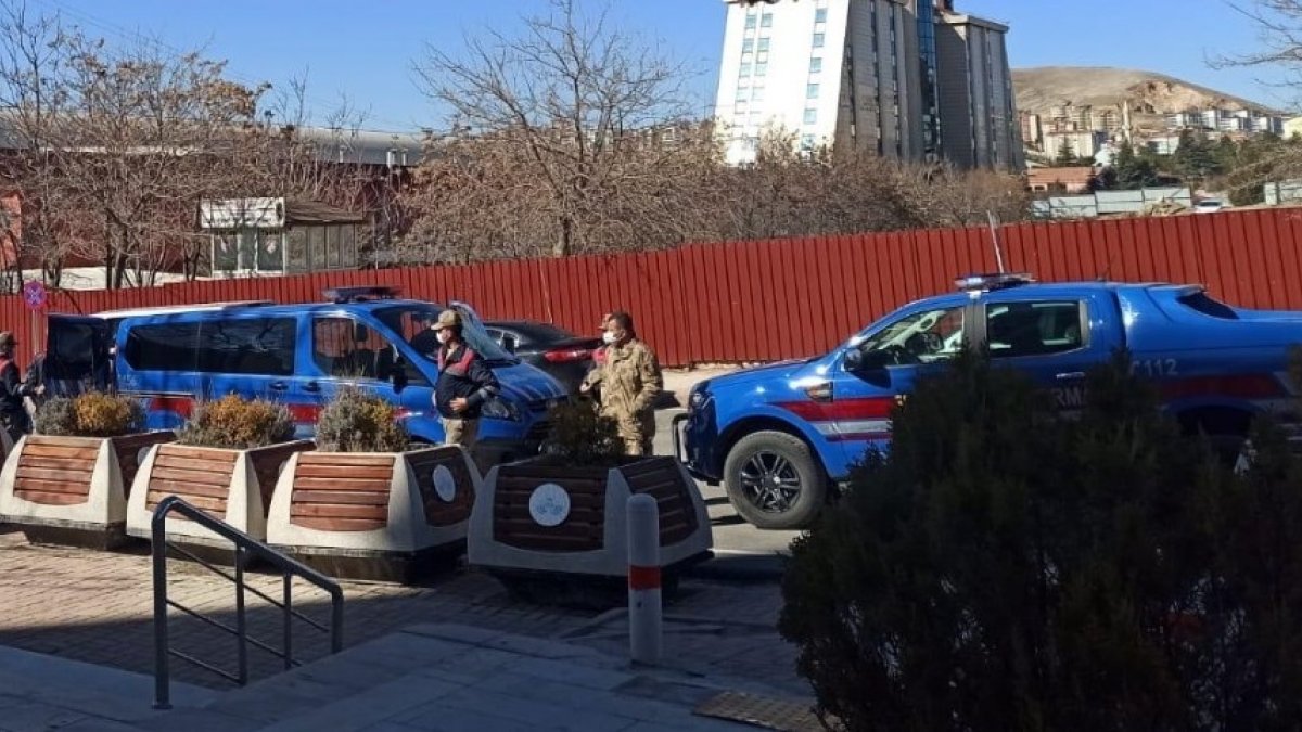 Depremzedeler yerleşmeden kombileri çalındı, 2 şüpheli tutuklandı