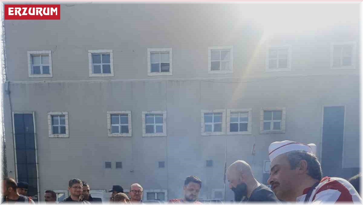 Depremzedelere cağ kebabı ikramı